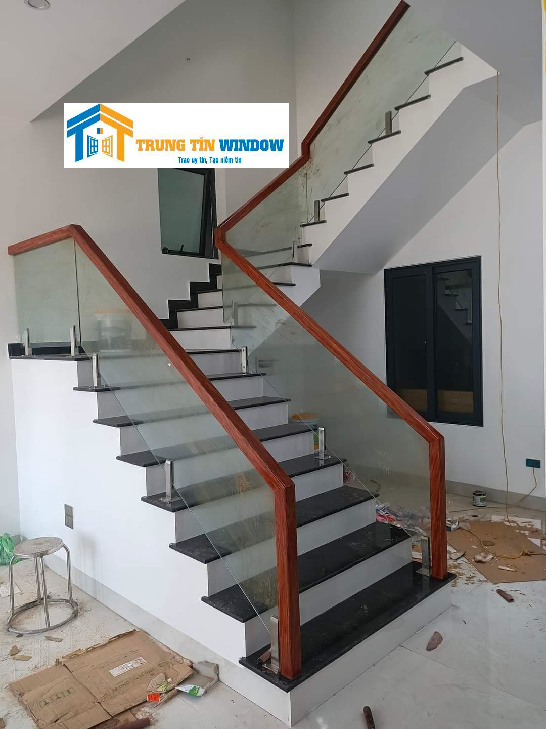Sản phẩm của Trung Tín Window -  Cầu thang kính